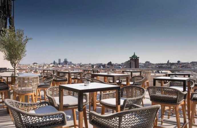 Ce rooftop alegi pentru un cocktail bun în weekend?