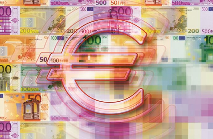 Moneda euro și obligațiunile germane devin elemente de siguranță, în contextul tensiunilor generate de Trump Moneda euro și obligațiunile germane devin elemente de siguranță, în contextul tensiunilor generate de Trump