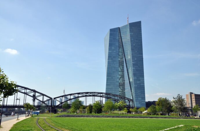 Uniunea Europeană trebuie să consolideze reziliența băncilor, pentru a face față „șocurilor geopolitice” Uniunea Europeană trebuie să consolideze reziliența băncilor, pentru a face față „șocurilor geopolitice”