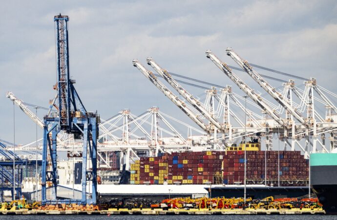 Trump a promis „ziua eliberării”, prin aplicarea taxelor comerciale /Americanii nu sunt atât de siguri