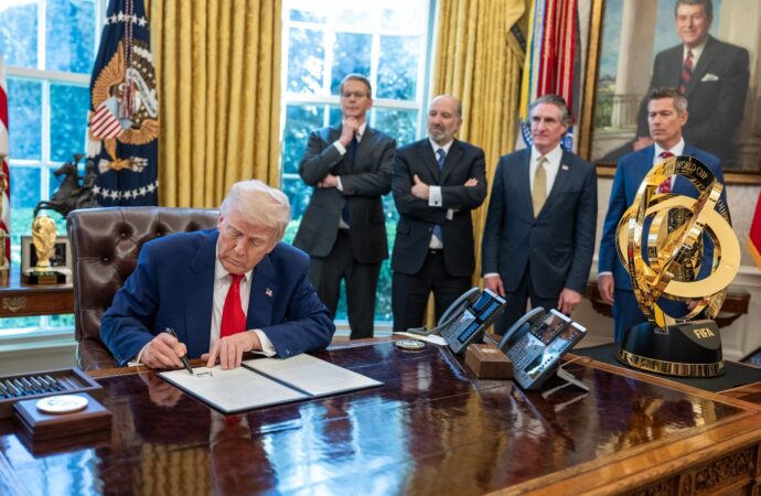 Trump declară că relația SUA-Japonia este „unilaterală”, în contextul în care cele două națiuni se pregătesc pentru negocierea tarifelor Trump declară că relația SUA-Japonia este „unilaterală”, în contextul în care cele două națiuni se pregătesc pentru negocierea tarifelor