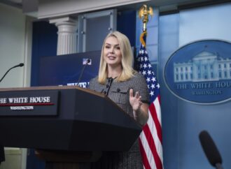 Casa Albă încearcă să justifice tarifele vamale impuse de Trump /Statele Unite avertizează China Casa Albă încearcă să justifice tarifele vamale impuse de Trump /Statele Unite avertizează China