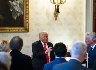 Efortul epic al lui Trump de a salva lumea se derulează dezastruos /Liderul SUA încă poate salva Occidentul, deocamdată, îl distruge Efortul epic al lui Trump de a salva lumea se derulează dezastruos /Liderul SUA încă poate salva Occidentul, deocamdată, îl distruge