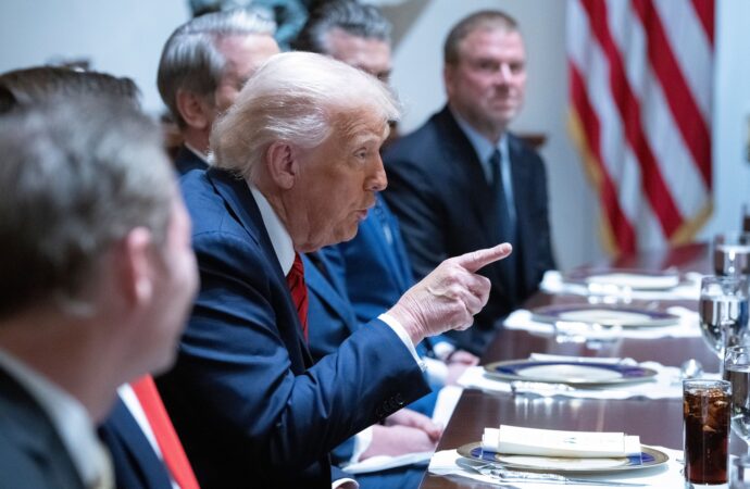 Trump este optimist privind depășirea disputelor comerciale cu Beijingul /„Vom face un acord foarte bun cu China” Trump este optimist privind depășirea disputelor comerciale cu Beijingul /„Vom face un acord foarte bun cu China”
