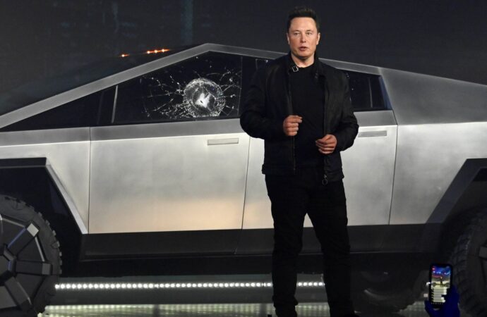 Britanicii furioși pe Elon Musk au acum voie să distrugă o Tesla Britanicii furioși pe Elon Musk au acum voie să distrugă o Tesla