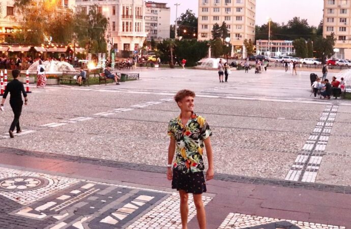 Cine e cea mai tânără persoană care a fost în toate țările de pe glob. Cât l-a costat experiența. Prima oară a fost în România Cine e cea mai tânără persoană care a fost în toate țările de pe glob. Cât l-a costat experiența. Prima oară a fost în România