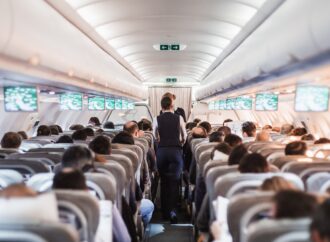 Tot ce trebuie să știi despre consumul de alcool în avion. Ce politici au companiile aeriene Tot ce trebuie să știi despre consumul de alcool în avion. Ce politici au companiile aeriene