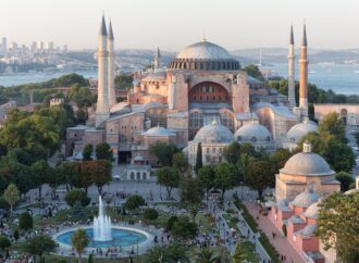 Hagia Sofia, între restaurare și mistere: Secrete ascunse timp de 1500 de ani în simbolul creștinătății timp de un mileniu Hagia Sofia, între restaurare și mistere: Secrete ascunse timp de 1500 de ani în simbolul creștinătății timp de un mileniu