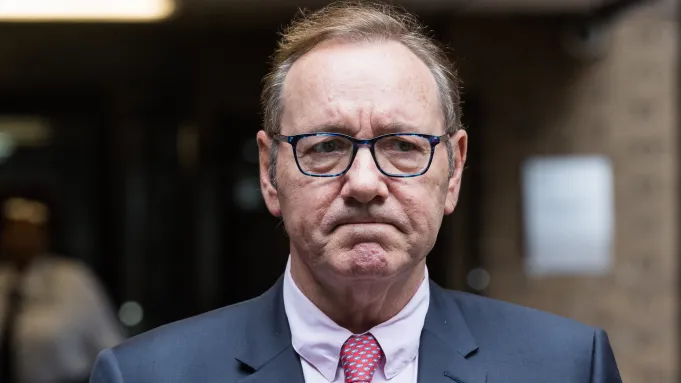 Kevin Spacey va fi premiat la Cannes pentru întreaga sa carieră Kevin Spacey va fi premiat la Cannes pentru întreaga sa carieră