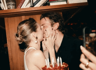 Gigi Hadid confirmă relația cu Bradley Cooper cu un sărut Gigi Hadid confirmă relația cu Bradley Cooper cu un sărut