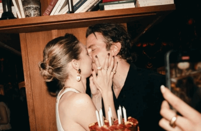 Gigi Hadid confirmă relația cu Bradley Cooper cu un sărut Gigi Hadid confirmă relația cu Bradley Cooper cu un sărut