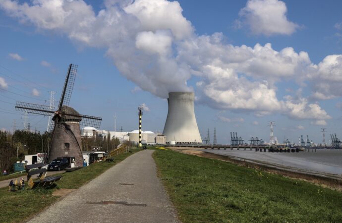 După 40 de ani, un stat european analizează posibilitatea de a pune capăt interdicției privind energia nucleară După 40 de ani, un stat european analizează posibilitatea de a pune capăt interdicției privind energia nucleară