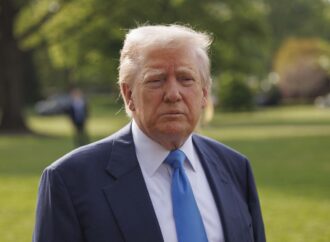 O curte federală de apel a restabilit joi tarifele drastice impuse de Donald Trump O curte federală de apel a restabilit joi tarifele drastice impuse de Donald Trump