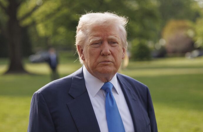 O curte federală de apel a restabilit joi tarifele drastice impuse de Donald Trump O curte federală de apel a restabilit joi tarifele drastice impuse de Donald Trump