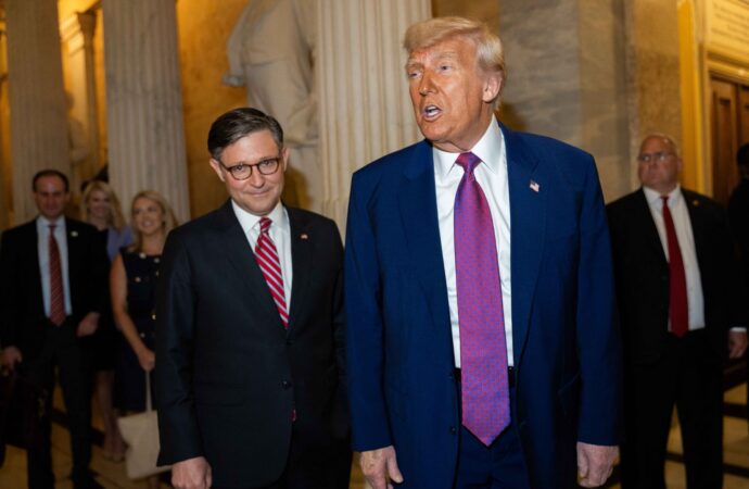Trump pledează pentru „unitatea” republicanilor, în efortul adoptării proiectului FISCAL, dar întâmpină rezistență în Camera Reprezentanților Trump pledează pentru „unitatea” republicanilor, în efortul adoptării proiectului FISCAL, dar întâmpină rezistență în Camera Reprezentanților