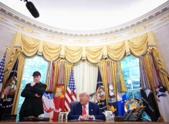 Amenințările lui Donald Trump epuizează economia SUA /Tarifele comerciale amplifică incertitudinea