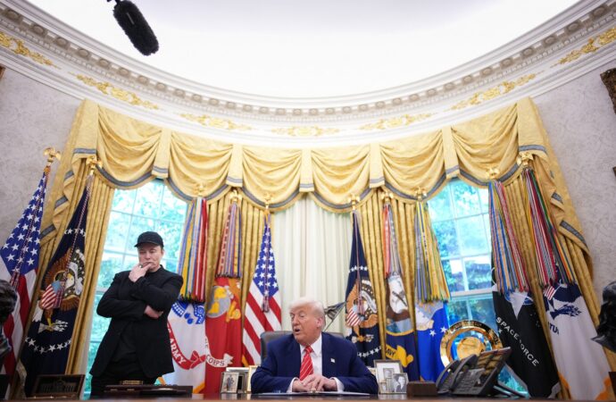 Amenințările lui Donald Trump epuizează economia SUA /Tarifele comerciale amplifică incertitudinea Amenințările lui Donald Trump epuizează economia SUA /Tarifele comerciale amplifică incertitudinea
