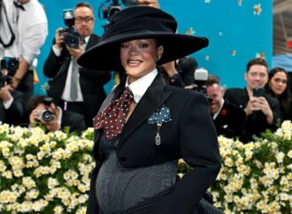 Rihanna este însărcinată cu al treilea copil Rihanna este însărcinată cu al treilea copil