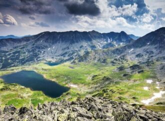 Ținuturile zăpezii din România sfidează canicula. Unde se află cele mai răcoroase atracții turistice Ținuturile zăpezii din România sfidează canicula. Unde se află cele mai răcoroase atracții turistice