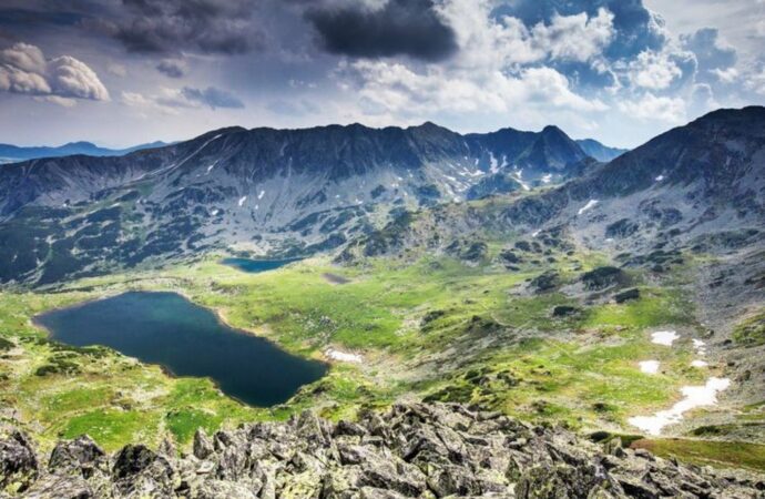 Ținuturile zăpezii din România sfidează canicula. Unde se află cele mai răcoroase atracții turistice Ținuturile zăpezii din România sfidează canicula. Unde se află cele mai răcoroase atracții turistice