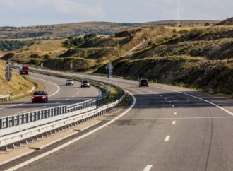 Atenționări pentru românii care merg cu mașina în Bulgaria. Ce amenzi riscă șoferii care încalcă regulile de circulație Atenționări pentru românii care merg cu mașina în Bulgaria. Ce amenzi riscă șoferii care încalcă regulile de circulație