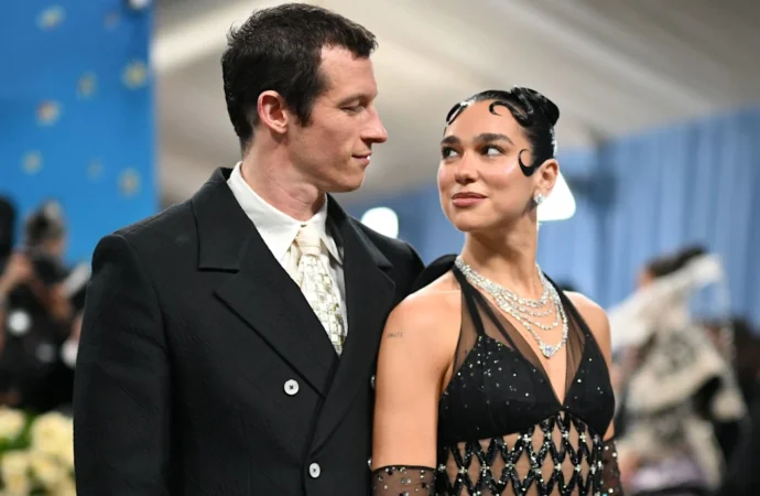Dua Lipa a confirmat logodna cu actorul Callum Turner Dua Lipa a confirmat logodna cu actorul Callum Turner