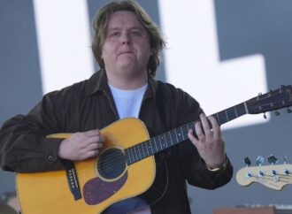 Lewis Capaldi a avut o revenire emoționantă la Glastonbury