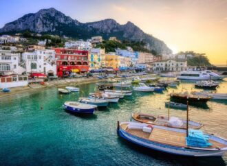 O destinație populară din Italia le interzice chelnerilor și vânzătorilor să mai abordeze turiști pe stradă. Sancțiunile severe pe care le riscă O destinație populară din Italia le interzice chelnerilor și vânzătorilor să mai abordeze turiști pe stradă. Sancțiunile severe pe care le riscă