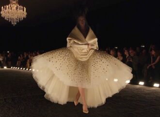 Paris Couture Week debutează cu spectacole futuriste