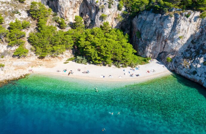 Vacanțe liniștite la mare. Cele mai frumoase plaje ascunse din vecinătatea României