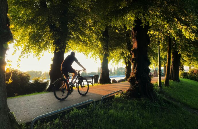 Evadare pe două roți. Trasee de cicloturism lângă București, în locuri unde natura și istoria fac casă bună