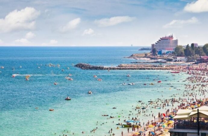 Litoralul manelist alungă turiștii cu muzica dată la maxim în boxe: „Capitala țărănelii și a manelelor” Litoralul manelist alungă turiștii cu muzica dată la maxim în boxe: „Capitala țărănelii și a manelelor”