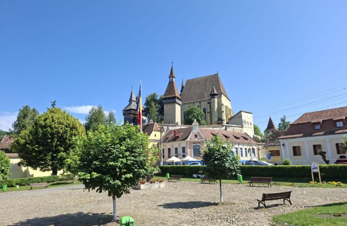 Perla gotică din inima Transilvaniei de văzut măcar o dată în viață. Se află în patrimoniul UNESCO și ascunde comori unicat Perla gotică din inima Transilvaniei de văzut măcar o dată în viață. Se află în patrimoniul UNESCO și ascunde comori unicat