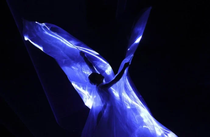 Iris van Herpen te surprinde cu noua colecție