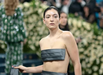 Lorde și-a șocat fanii pozând nud pe coperta noului ei album