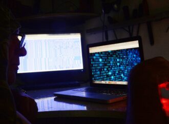 Atenție! Un simplu fișier primit pe e-mail îți poate BLOCA telefonul și fura datele! DNSC trage un semnal de alarmă Atenție! Un simplu fișier primit pe e-mail îți poate BLOCA telefonul și fura datele! DNSC trage un semnal de alarmă