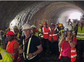 Pas URIAȘ pentru conectarea României la rețeaua europeană de autostrăzi. Anunț ministrul Transporurilor / Valoarea contractului, 1,82 miliarde de lei Pas URIAȘ pentru conectarea României la rețeaua europeană de autostrăzi. Anunț ministrul Transporurilor / Valoarea contractului, 1,82 miliarde de lei