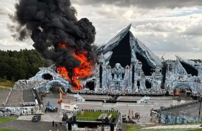 Scena principală de la Tomorrowland a luat foc