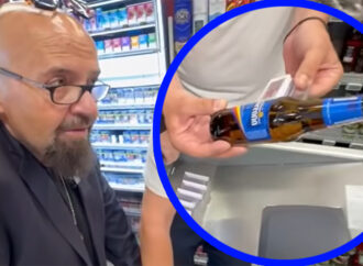 Piedone a cumpărat o bere Timișoreana din Mega Image, la „reducere”, cu 2.65 lei. Care era prețul la casă, de fapt Piedone a cumpărat o bere Timișoreana din Mega Image, la „reducere”, cu 2.65 lei. Care era prețul la casă, de fapt