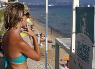 De la 1 iulie, adio fumat pe plajă. Noi reguli anti-tutun radicale într-una din destinațiile turistice de top ale Europei De la 1 iulie, adio fumat pe plajă. Noi reguli anti-tutun radicale într-una din destinațiile turistice de top ale Europei