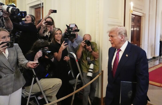 Trump vrea dominație fiscală /Apar riscurile prelungirii tarifelor comerciale și a dobânzilor mari Trump vrea dominație fiscală /Apar riscurile prelungirii tarifelor comerciale și a dobânzilor mari