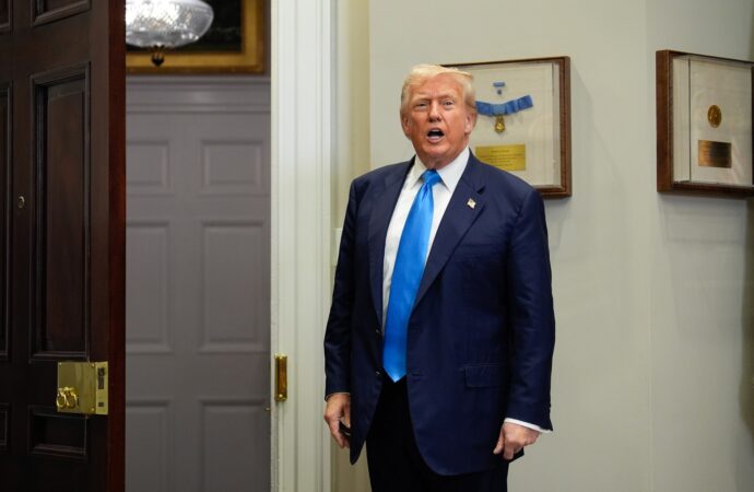 Trump este FURIOS că Fed refuză să reducă dobânzile și îl avertizează pe Powell /„Acest personaj este ratat, iar țara noastră suportă prețul” Trump este FURIOS că Fed refuză să reducă dobânzile și îl avertizează pe Powell /„Acest personaj este ratat, iar țara noastră suportă prețul”