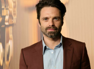 Sebastian Stan va avea dreptul să voteze cine ia trofeele.