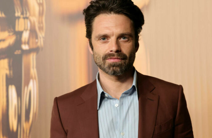 Sebastian Stan va avea dreptul să voteze cine ia trofeele. Sebastian Stan va avea dreptul să voteze cine ia trofeele.