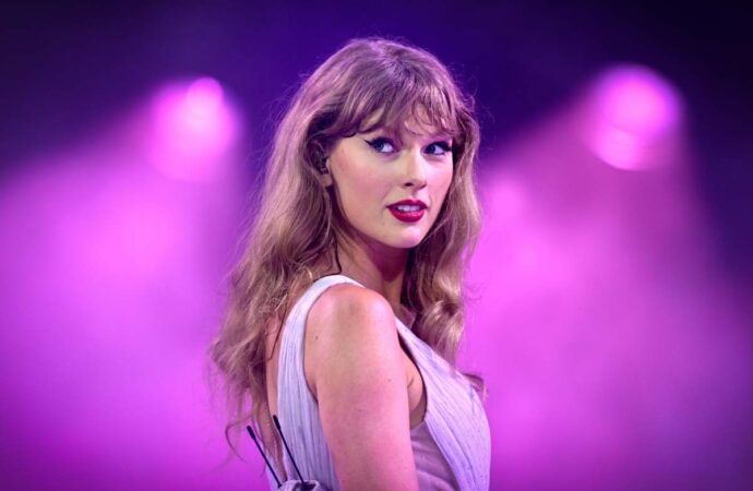 Madame Tussauds a lansat 13 statui din ceară ale lui Taylor Swift Madame Tussauds a lansat 13 statui din ceară ale lui Taylor Swift