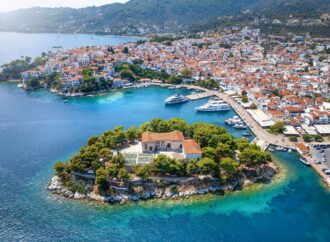 Final de sezon estival 2025: Șase din zece români au ales vacanțe accesibile aproape de casă Final de sezon estival 2025: Șase din zece români au ales vacanțe accesibile aproape de casă