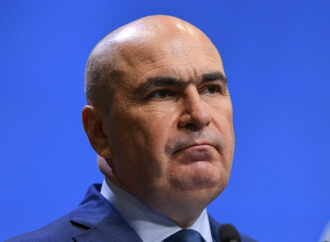 România se află în pragul unui colaps economic prin „măsurile de austeritate extrem de nepopulare” România se află în pragul unui colaps economic prin „măsurile de austeritate extrem de nepopulare”