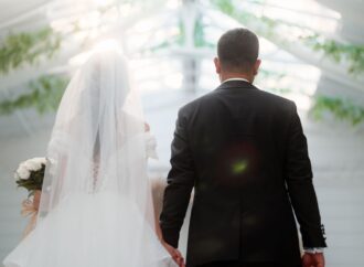 Trendul „fake wedding” ia amploare. Tinerii aleg petreceri tematice