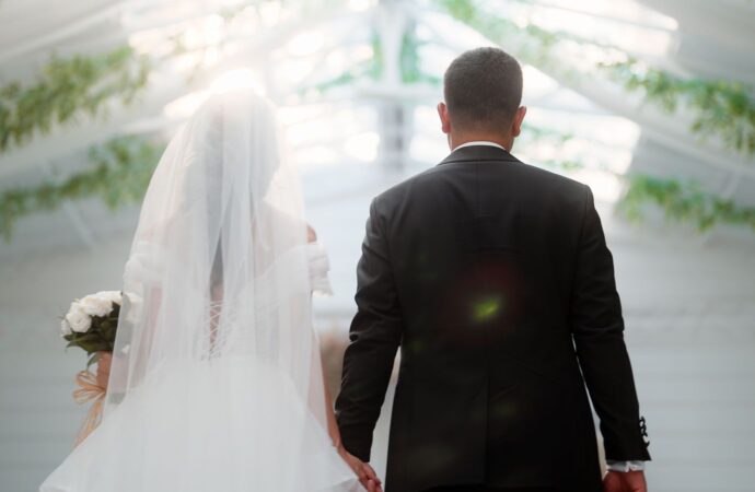 Trendul „fake wedding” ia amploare. Tinerii aleg petreceri tematice