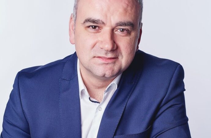 Unii pesediști sunt precum un piroman Unii pesediști sunt precum un piroman